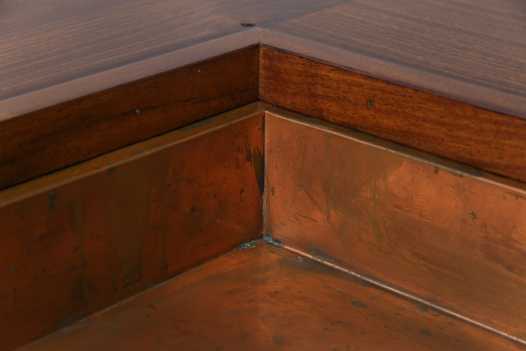 アンティーク雑貨　ビンテージ　クルミ無垢材　厚みのある天板が目を惹く囲炉裏(関西火鉢、座卓、ローテーブル)