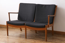 ヴィンテージ家具　ビンテージ　デンマーク製　スタイリッシュな雰囲気が格好いいアームソファ(2人掛けソファ)