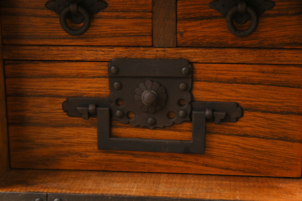 中古　工芸品　ケヤキ材　上手物　手打ち金具が趣深い船箪笥(帳箱、小箪笥)