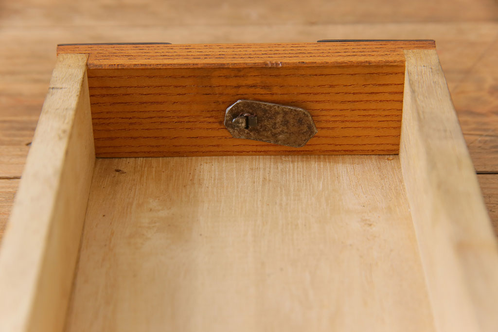 中古　工芸品　ケヤキ材　上手物　手打ち金具が趣深い船箪笥(帳箱、小箪笥)