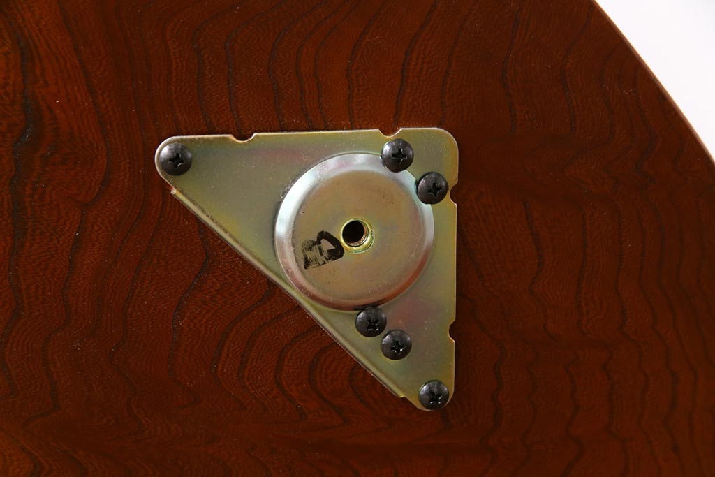 リメイク品　漆塗り　天板ケヤキ一枚板　ダイナミックな杢目が目を引くラウンドテーブル(リビングテーブル)(2)