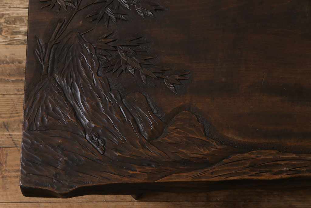中古　伝統工芸軽井沢彫り　特注品　天板栃の木一枚板　梅の大木が目を引く座卓(ローテーブル)(定価約88万円)