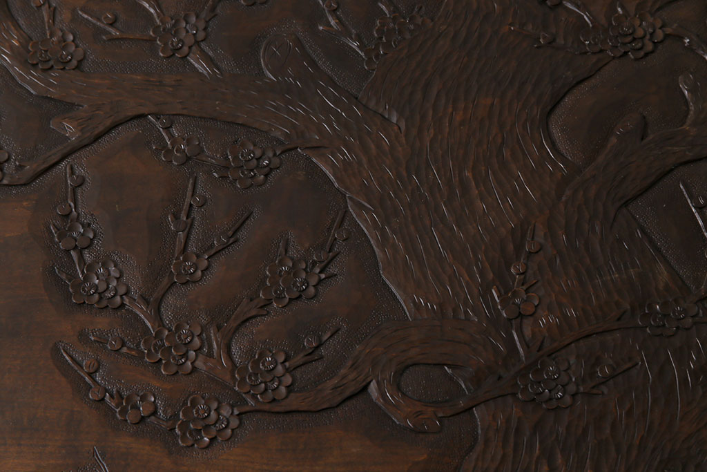 中古　伝統工芸軽井沢彫り　特注品　天板栃の木一枚板　梅の大木が目を引く座卓(ローテーブル)(定価約88万円)