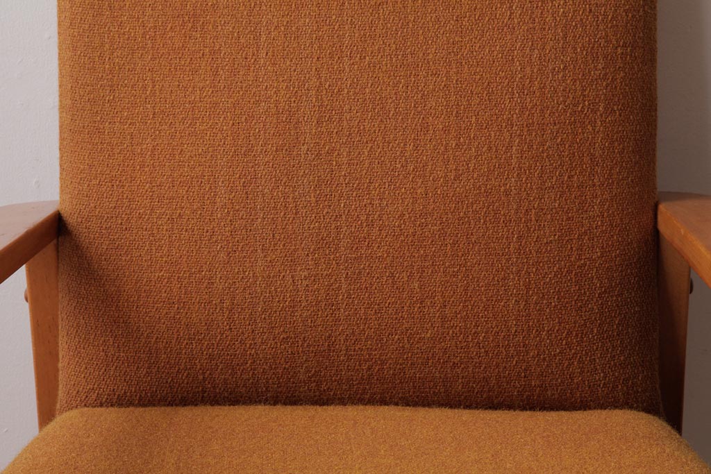 ヴィンテージ家具　北欧ビンテージ　ビーチ材　明るい木色が柔らかな雰囲気の1人掛けソファ(アームチェア)