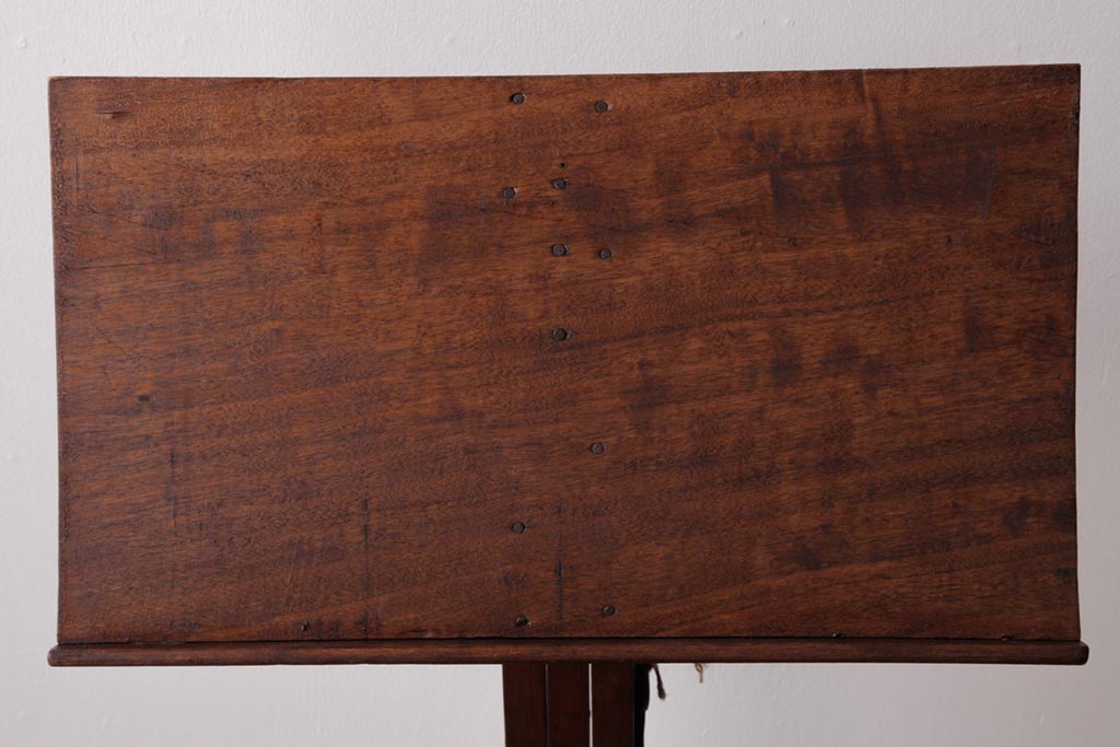 アンティーク雑貨　和製アンティーク　素朴な雰囲気漂う楠材の譜面台(ディスプレイ台)