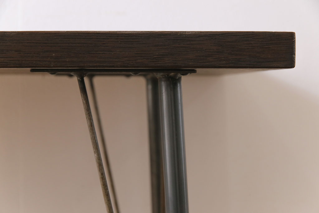 レトロ家具　昭和レトロ　古材一枚板　古い木の質感が味わい深い鉄脚テーブル(コンソールテーブル、作業台)