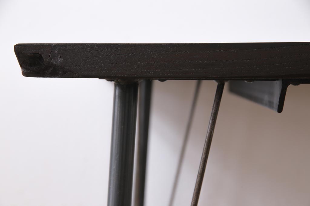 古材リメイク　ケヤキ材一枚板　ダイナミックな杢目を堪能できる鉄脚テーブル(作業台、カフェテーブル)