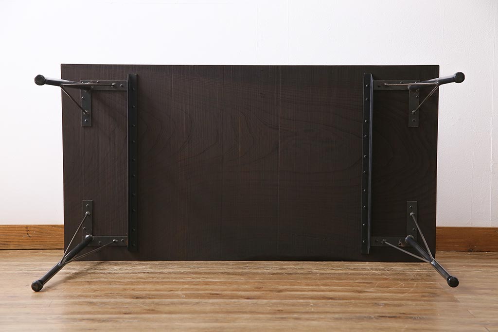 古材リメイク　ケヤキ材一枚板　ダイナミックな杢目を堪能できる鉄脚テーブル(作業台、カフェテーブル)