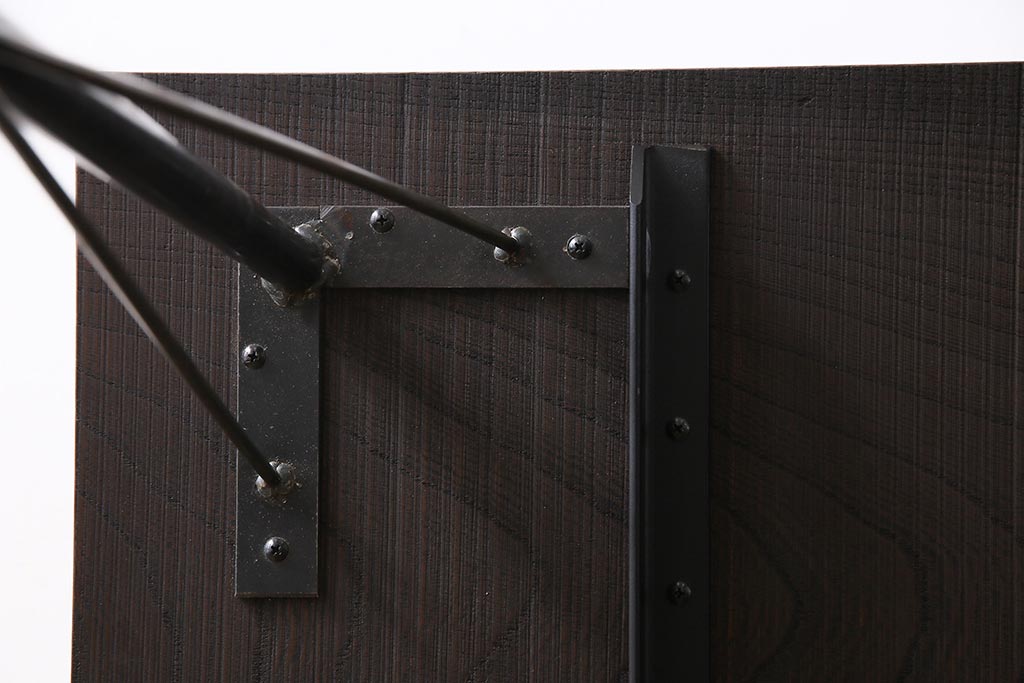 古材リメイク　ケヤキ材一枚板　ダイナミックな杢目を堪能できる鉄脚テーブル(作業台、カフェテーブル)