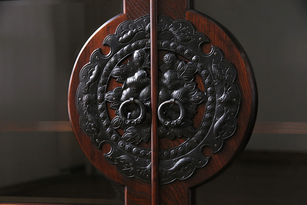 中古美品　岩谷堂箪笥　牡丹の意匠金具が目を引く和モダンのサイドボード(定価約57万円)
