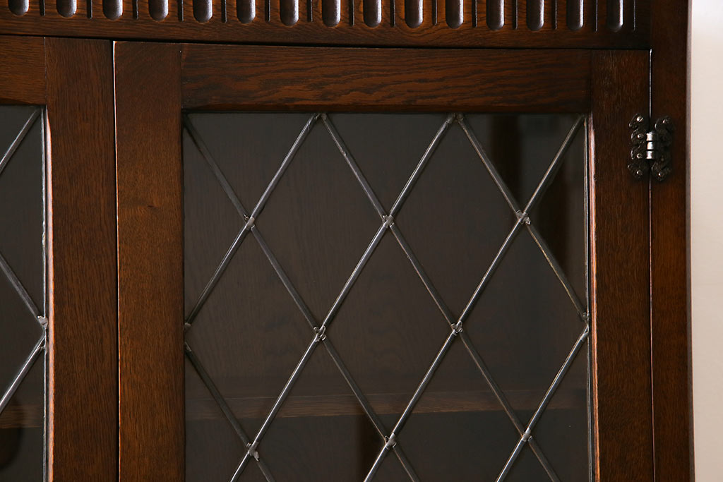 ヴィンテージ家具　イギリスビンテージ　オーク材　ステンドグラスがおしゃれな上品なブックケース(飾り棚、食器棚、収納棚)