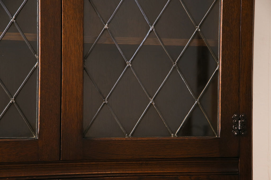 ヴィンテージ家具　イギリスビンテージ　オーク材　ステンドグラスがおしゃれな上品なブックケース(飾り棚、食器棚、収納棚)
