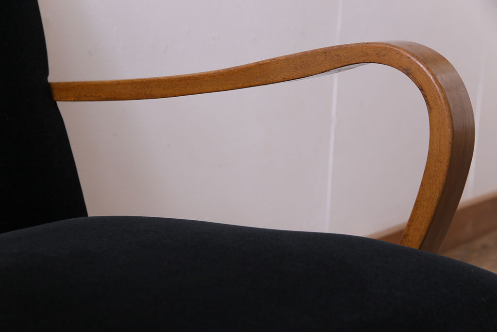 レトロ家具　昭和レトロ　ナラ材　黒い座面が格好いい一人掛けソファ(アームチェア)