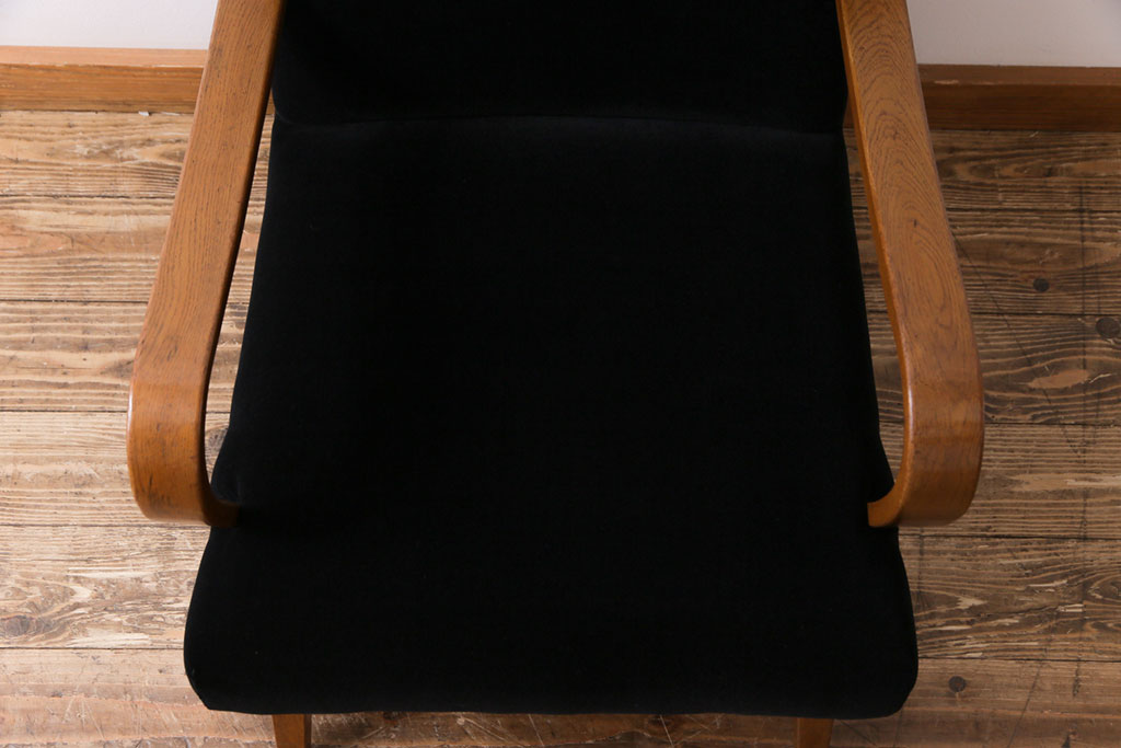 レトロ家具　昭和レトロ　ナラ材　黒い座面が格好いい一人掛けソファ(アームチェア)
