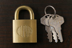 アンティーク雑貨　レトロ　ALPHA　シンプルなパドロックキー(南京錠、鍵、錠前)
