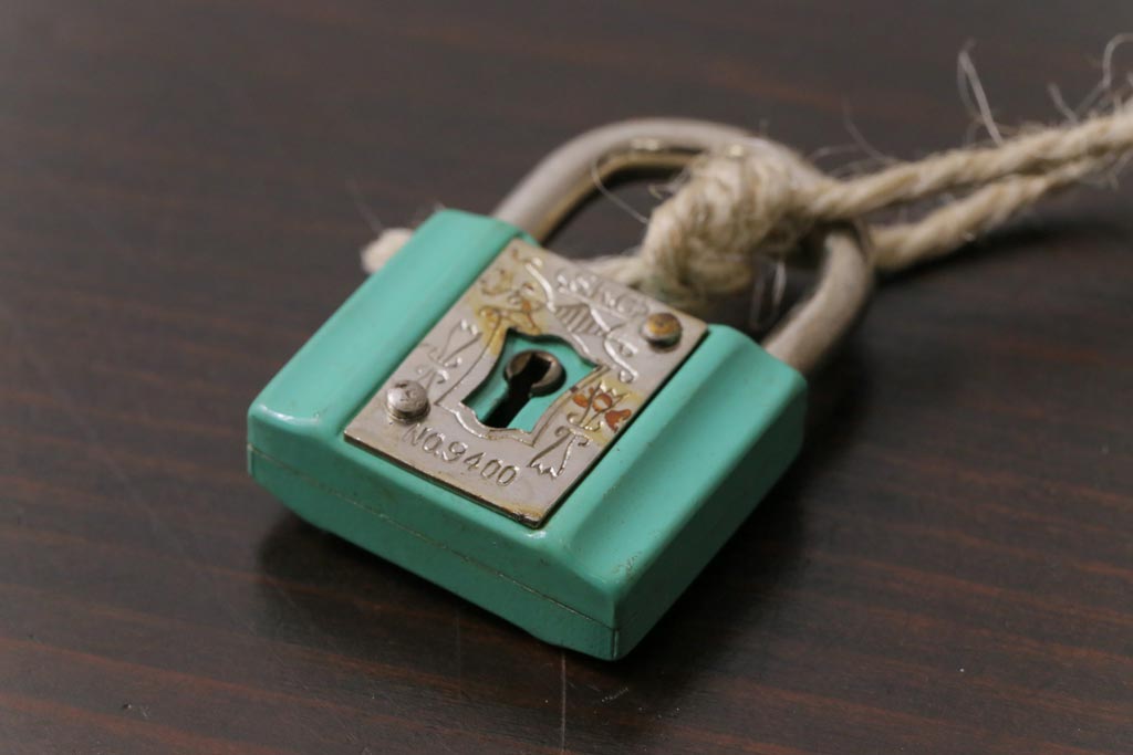 アンティーク雑貨　昭和レトロ　S.K.C　錠の彫りがお洒落なパドロックキー(南京錠、鍵、錠前)