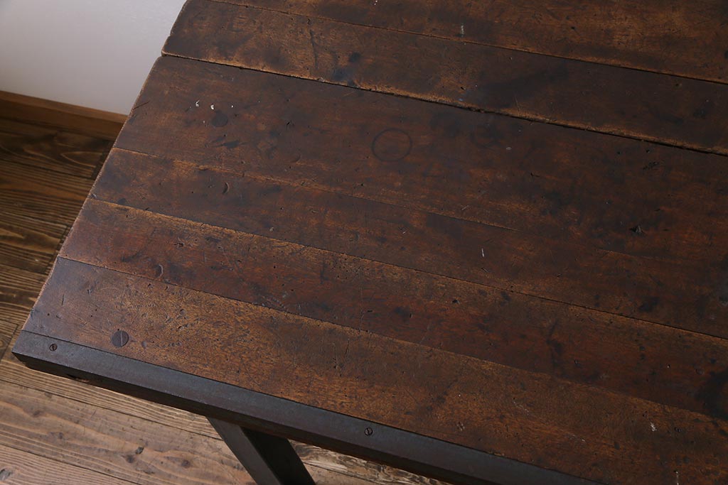 ヴィンテージ家具　ビンテージ　ジャンクさが魅力的なアイアンフレームの作業台(鉄脚テーブル)(3)