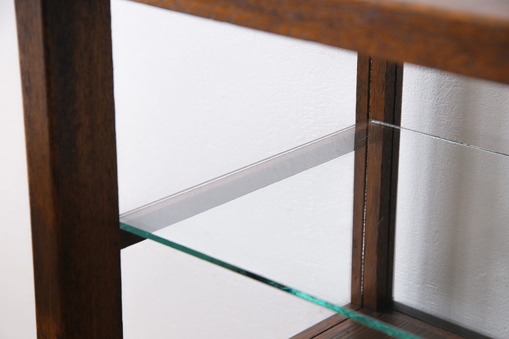 レトロ家具　昭和レトロ　リメイク　すっきりとした佇まいの脚付ガラスケース(ショーケース、陳列棚)(1)