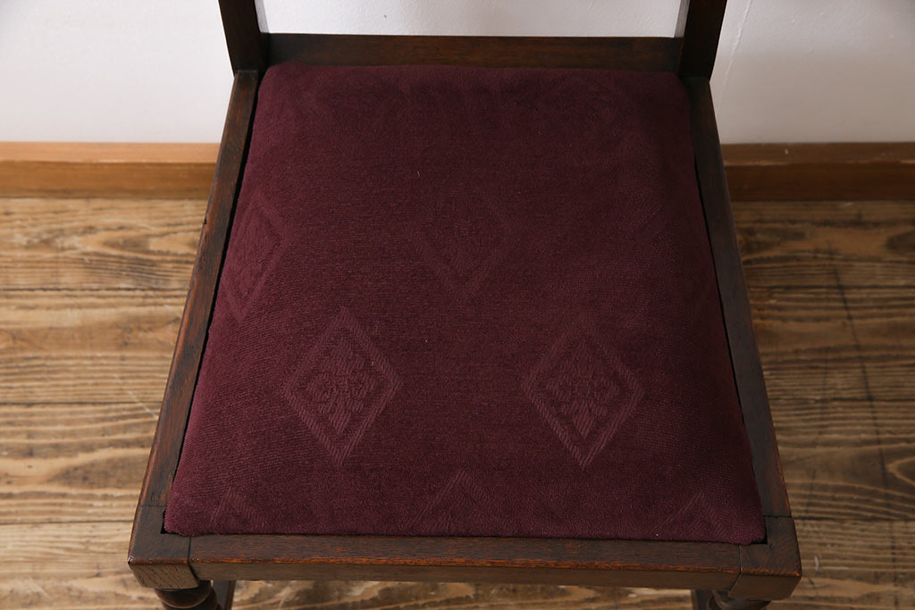 アンティーク家具　イギリスアンティーク　深みのあるオーク材の色味が魅力的なダイニングチェア(ワークチェア、椅子)
