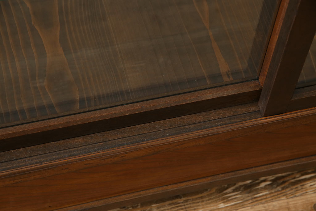 アンティーク家具　昭和初期　味わいのある落ち着いた色味の木枠ガラスケース(ショーケース、飾り棚、陳列棚)