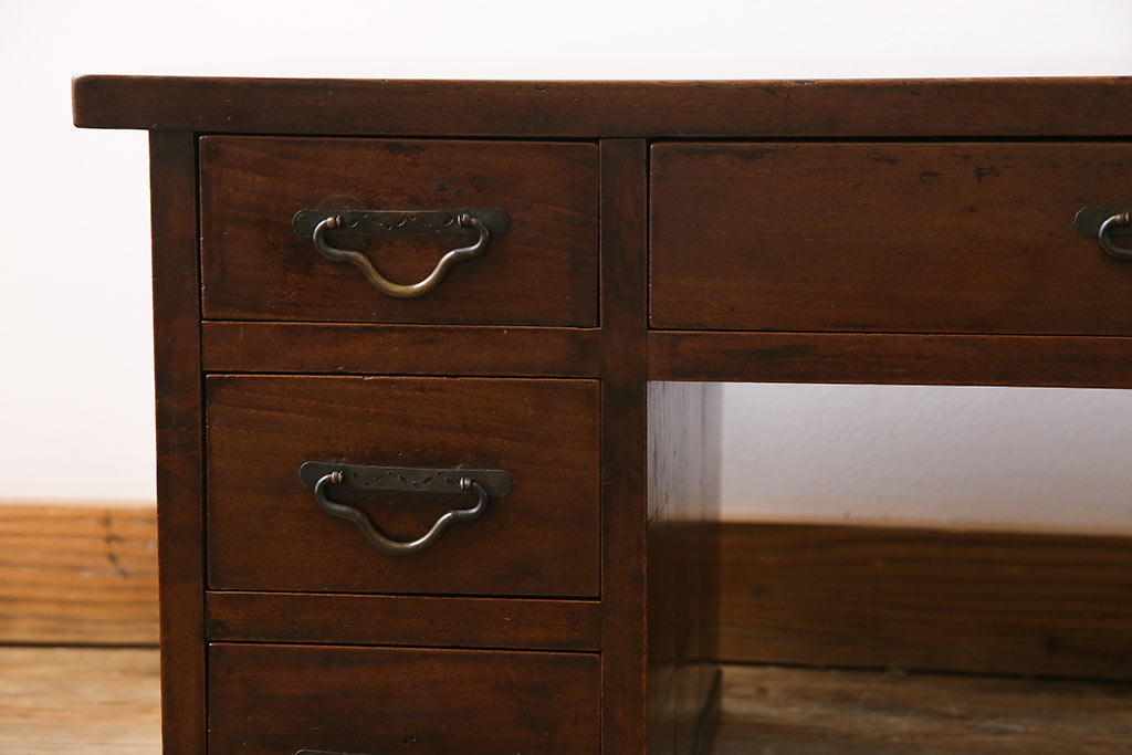 アンティーク家具　和製アンティーク　カバ材　柔らかな木肌が上品な両袖文机(作業台、両袖机)