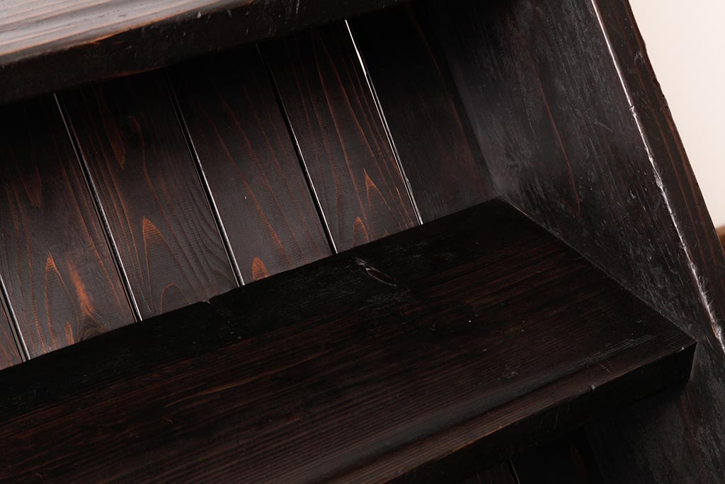 アンティーク家具　和製アンティーク　松材　明治期の階段をリメイクした飾り棚(陳列棚、ディスプレイラック)
