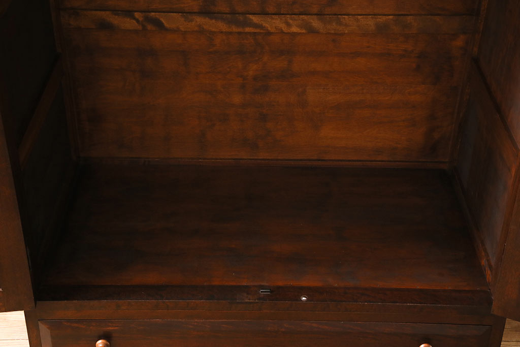 中古美品　松本民芸家具　シックな佇まいが魅力的なワードローブ(チェスト、衣装箪笥)(定価約47万円)