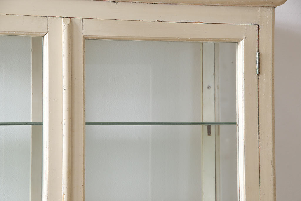 レトロ家具　昭和レトロ　4面ガラス　味わいのあるオリジナルペイントのケビントガラスケース(陳列棚、ショーケース、飾り棚)