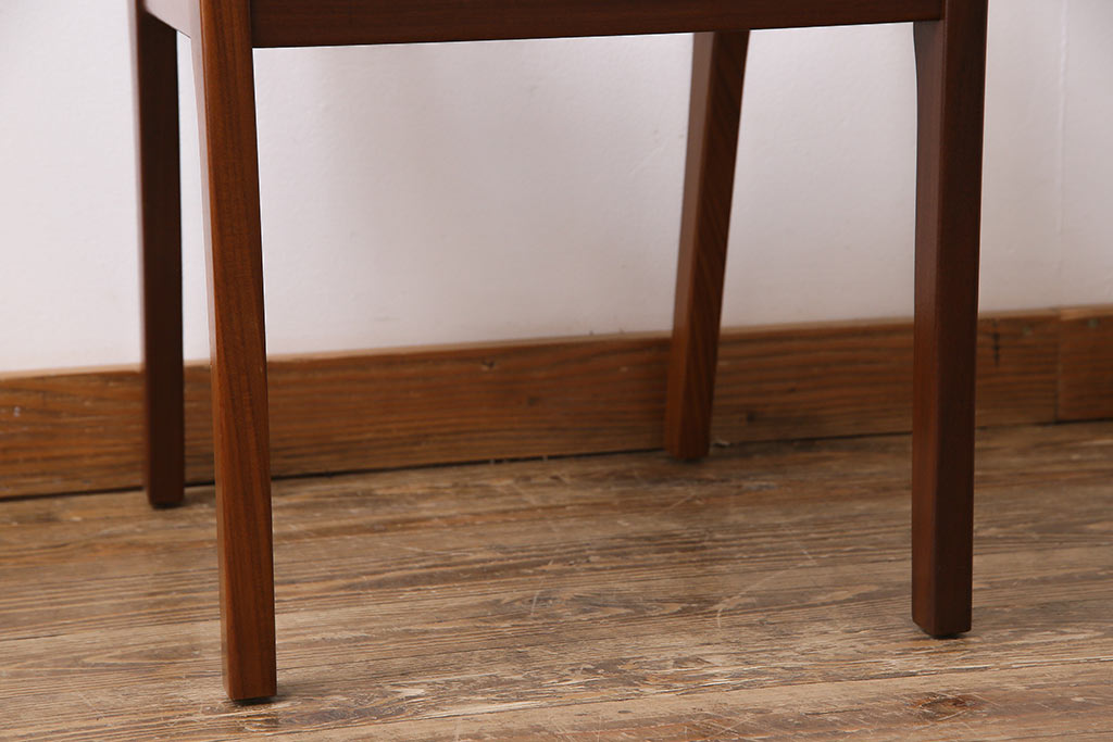 ヴィンテージ家具　北欧ビンテージ　チーク材　シンプルでスタイリッシュなダイニングチェア(チェア、椅子)