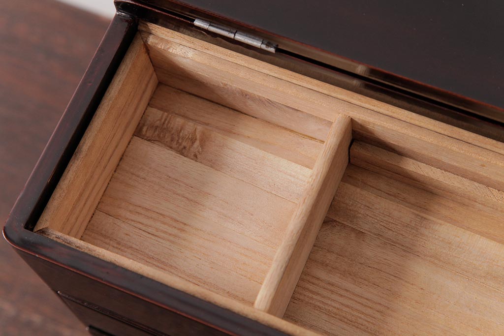 アンティーク雑貨 昭和期 総桐材 螺鈿細工の花紋が上品な漆塗り
