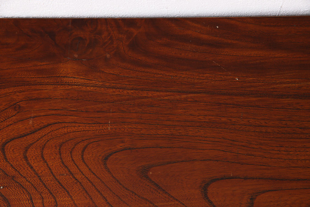 アンティーク雑貨　リメイク家具　漆塗り　杢目が美しいケヤキ一枚板の小振りな鉄脚ベンチ(板座チェア、椅子、花台、飾り台)