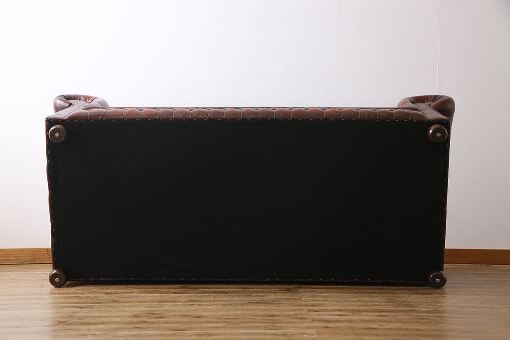 ヴィンテージ家具　イギリスビンテージ　本革　なめらかなレザーの風合いが魅力的なチェスターフィールドソファ(3人掛け)