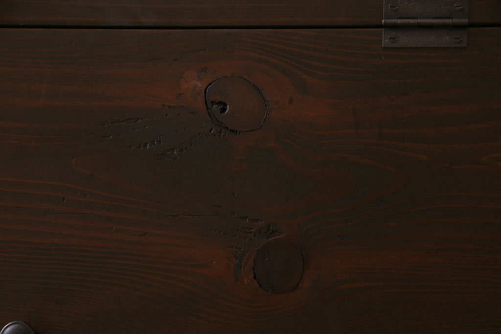 アンティーク家具　リメイク品　明治期の松材を利用したパタパタ扉のローボード(リビングボード、戸棚、収納棚)(2)