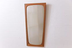 アンティーク雑貨　北欧ビンテージ　チーク材　温かな雰囲気の変形型ウォールミラー(壁掛け鏡)