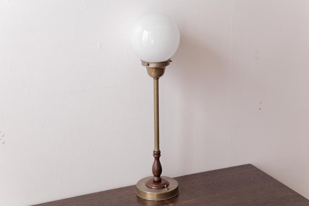 昭和レトロ　ボール型のシェードがおしゃれなテーブルランプ(スタンドライト、卓上照明)