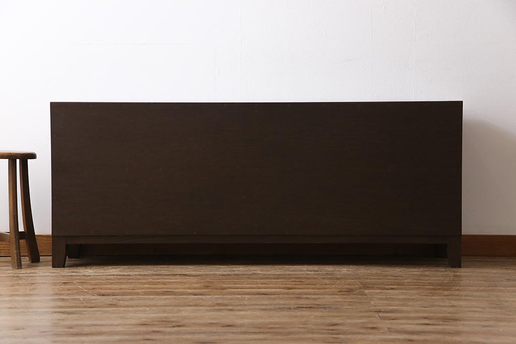 リメイク家具　明治期　松材　古材が味わい深いパタパタ扉の脚付きローボード(下駄箱、リビングボード、収納棚)(1)