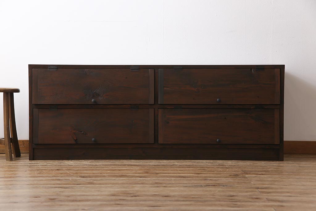 アンティーク家具　リメイク品　明治期の松材を利用したパタパタ扉のローボード(リビングボード、戸棚、収納棚)
