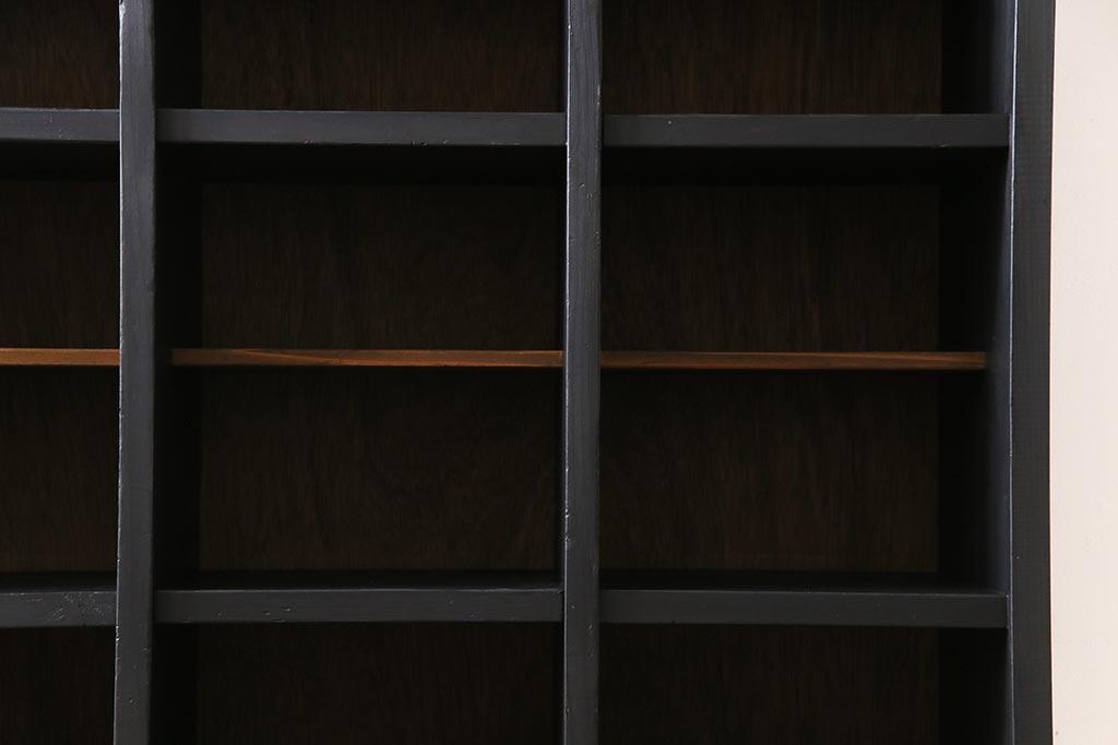 ペイント家具　リメイク　マットなペイントカラーの縦型マス目棚(下駄箱、オープンラック、収納棚)