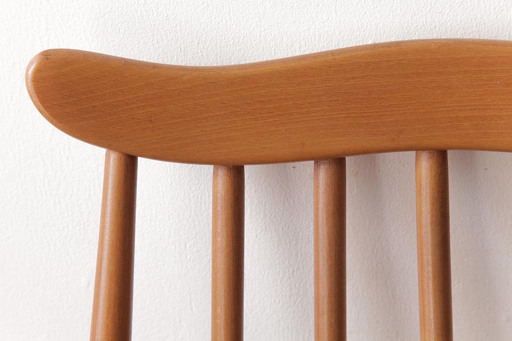 ヴィンテージ家具　イギリスビンテージ　ERCOL(アーコール)　ゴールドスミス　シンプルかつ優雅な雰囲気のアームチェア(椅子、ダイニングチェア)