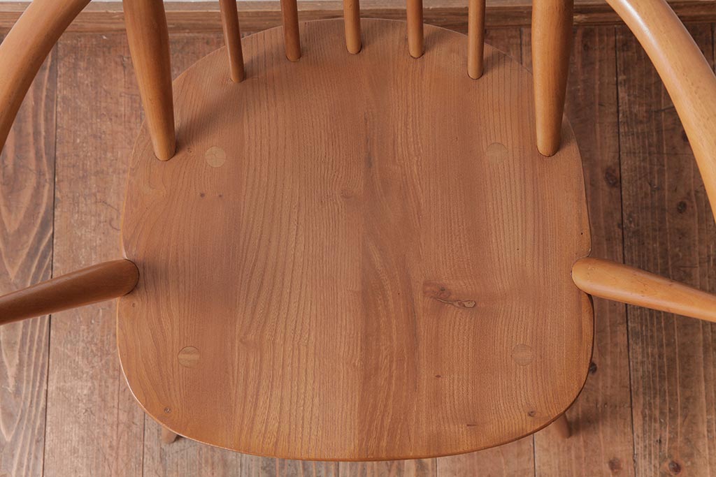 ヴィンテージ家具　イギリスビンテージ　ERCOL(アーコール)　ゴールドスミス　シンプルかつ優雅な雰囲気のアームチェア(椅子、ダイニングチェア)