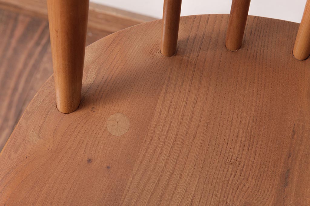 ヴィンテージ家具　イギリスビンテージ　ERCOL(アーコール)　ゴールドスミス　シンプルかつ優雅な雰囲気のアームチェア(椅子、ダイニングチェア)