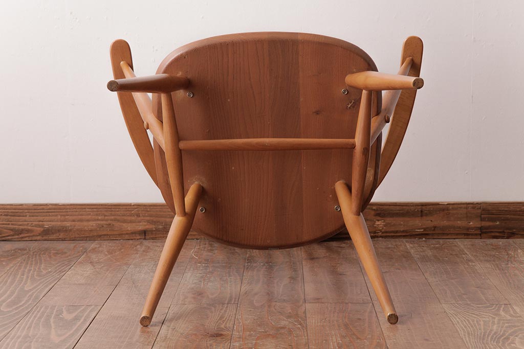 ヴィンテージ家具　イギリスビンテージ　ERCOL(アーコール)　ゴールドスミス　シンプルかつ優雅な雰囲気のアームチェア(椅子、ダイニングチェア)