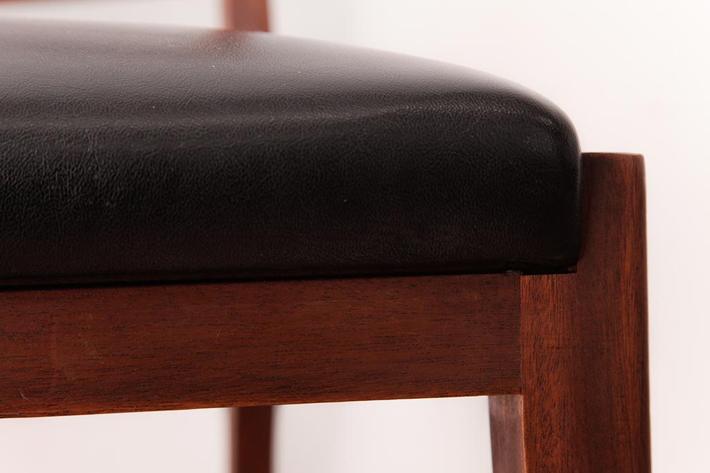 ビンテージ家具　北欧ヴィンテージ　チーク材　洗練されたデザインのラダーバックチェア(ダイニングチェア、ワークチェア、椅子)
