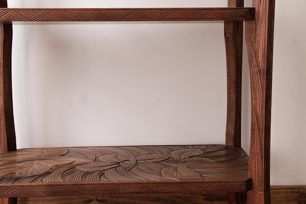 中古　伝統工芸　日光彫り　菖蒲彫り　緻密な意匠が存在感を放つ三段棚(オープンラック)
