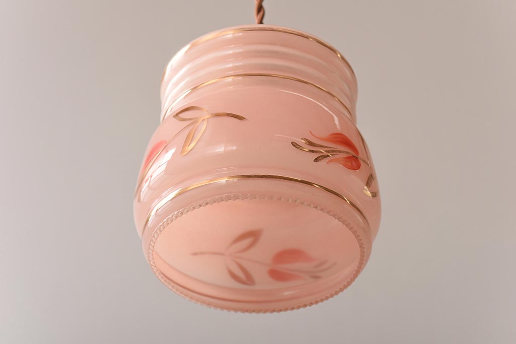 イギリスビンテージ　淡いピンクとお花のデザインが可愛らしいペンダントライト(吊り下げ照明、シェード)