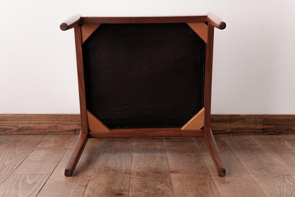 北欧家具　G-PLAN(ジープラン)　チーク材　 黒のレザーがおしゃれなダイニングチェア(椅子、ダイニングチェア、ワークチェア)(1)