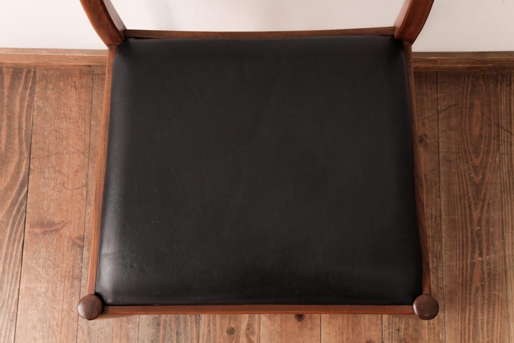 北欧家具　G-PLAN(ジープラン)　チーク材　 黒のレザーがおしゃれなダイニングチェア(椅子、ダイニングチェア、ワークチェア)(2)