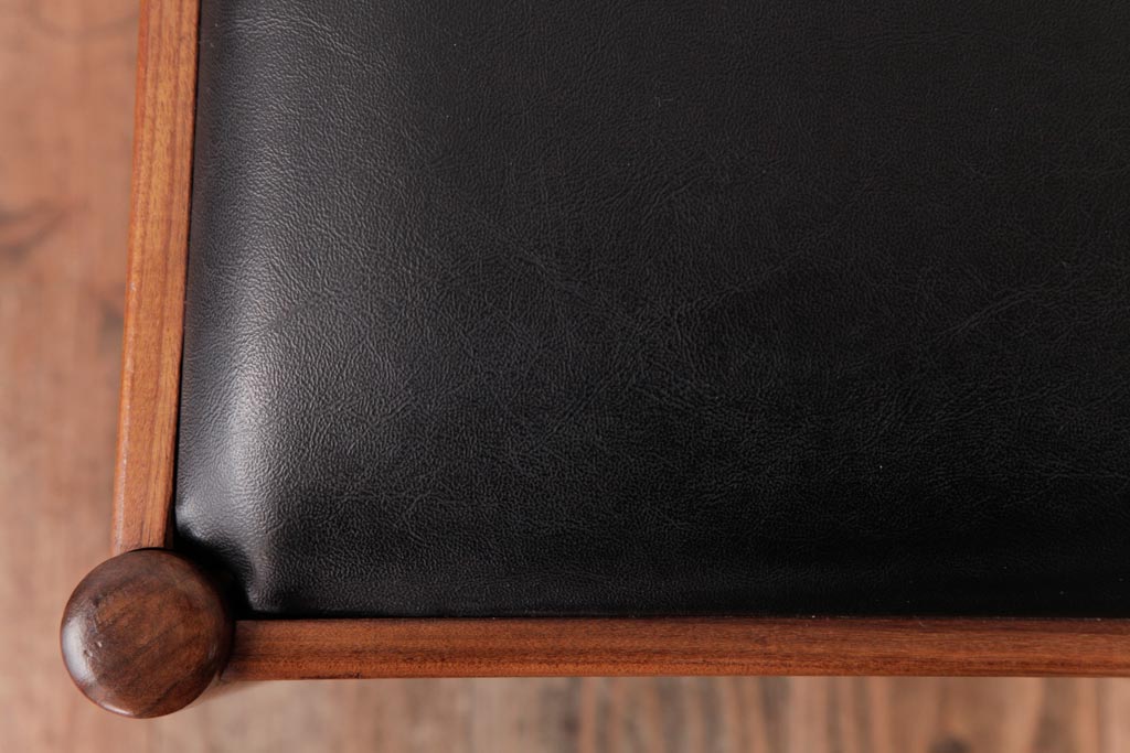 北欧家具　G-PLAN(ジープラン)　チーク材　 黒のレザーがおしゃれなダイニングチェア(椅子、ダイニングチェア、ワークチェア)