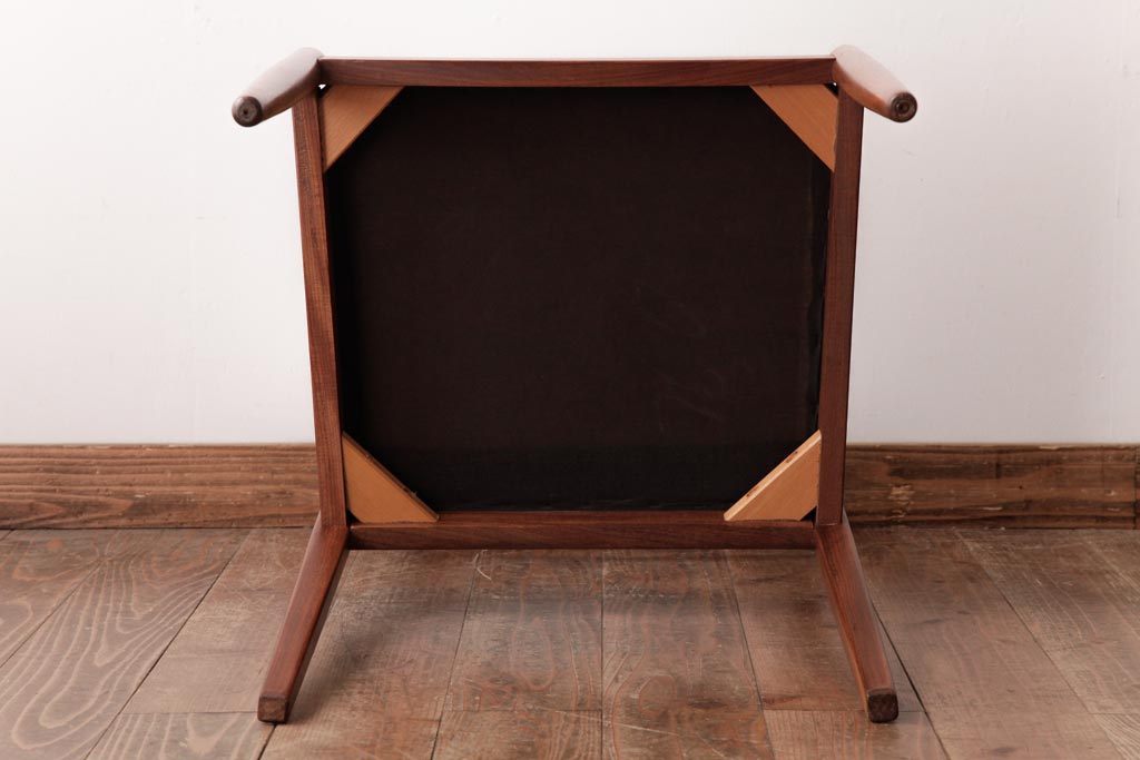 北欧家具　G-PLAN(ジープラン)　チーク材　 黒のレザーがおしゃれなダイニングチェア(椅子、ダイニングチェア、ワークチェア)