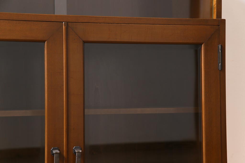 ヴィンテージ家具　ビンテージ　カバ材　シンプルモダンなデザインがシックな雰囲気漂うブックケース(キャビネット、収納棚、本箱)